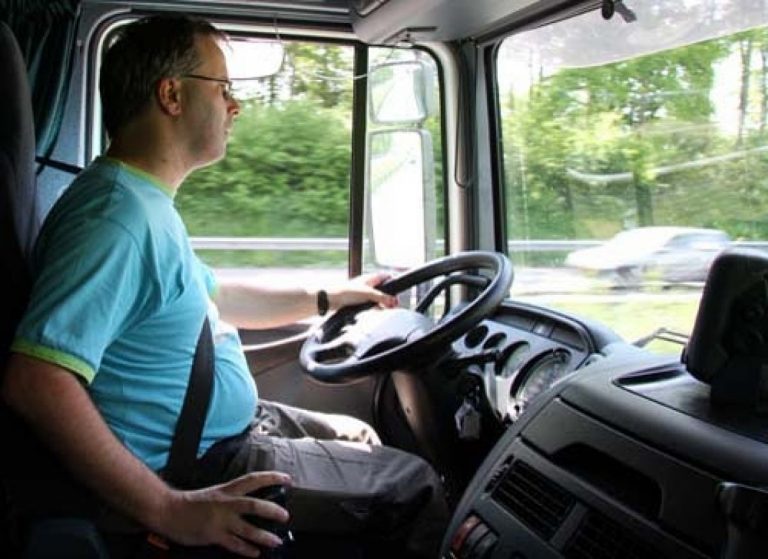 De ce toată lumea angajează șoferi de camion?