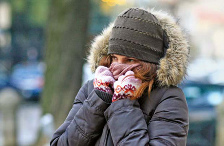 La Severin lumea preferă să se vaite de frig în loc să iasă în stradă